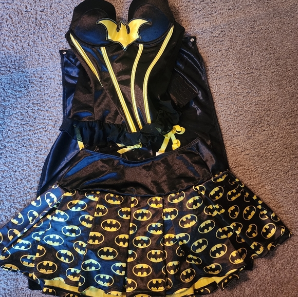 Costume - Picture 1 of 2